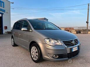 Volkswagen Touran 2.0 TDI DPF DSG Highline 7 posti