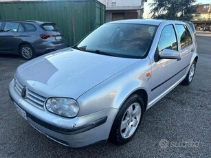 VOLKSWAGEN Golf 1.6 cat 5 porte Highline Benzina