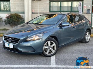 VOLVO V40 D3 Momentum Diesel