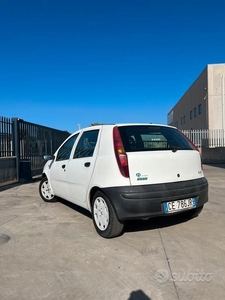 Usato 2003 Fiat Punto 1.9 Diesel 86 CV (2.000 €)