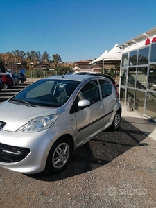 Usato 2007 Peugeot 107 1.0 Benzin 68 CV (4.800 €)