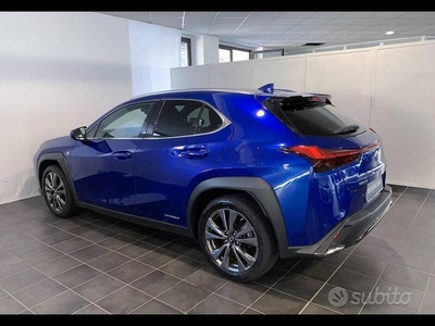 Usato 2019 Lexus UX 2.0 El_Benzin 184 CV (28.490 €)