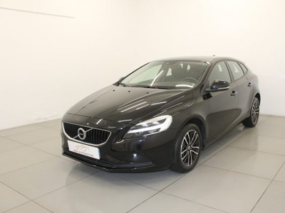 2020 VOLVO V40