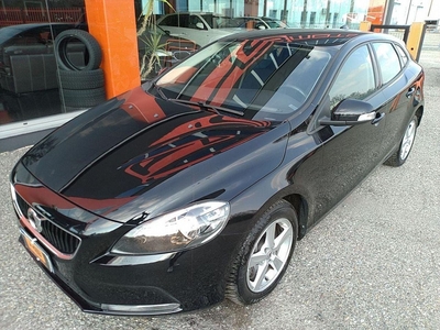 Volvo V40 D2