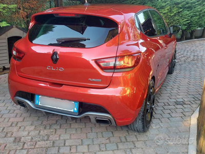 Usato 2014 Renault Clio IV Benzin 220 CV (13.000 €)