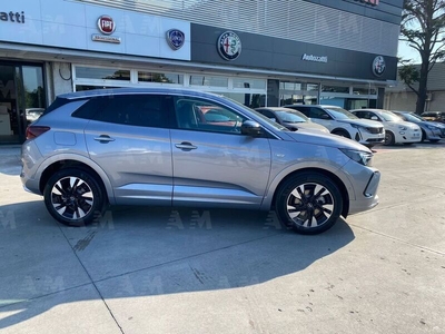 Usato 2023 Opel Grandland X 1.2 Benzin 131 CV (32.000 €)