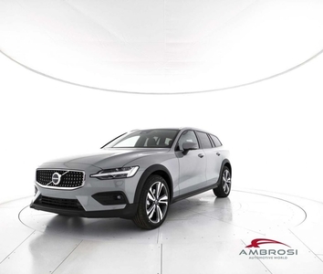 Volvo V60 Cross Country B4