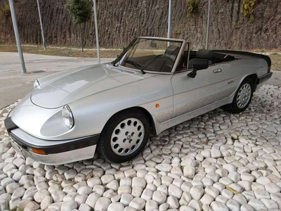Usato 1987 Alfa Romeo Spider 2.0 Benzin 125 CV (19.000 €)