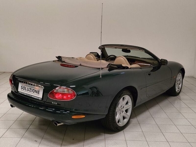 Usato 2000 Jaguar XK 4.0 Benzin 284 CV (32.000 €)