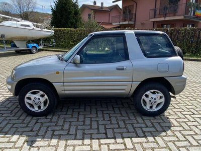 Usato 2000 Toyota RAV4 2.0 Benzin 128 CV (4.500 €)