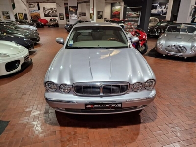 Usato 2003 Jaguar XJ 4.2 Benzin 298 CV (14.900 €)