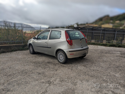 Usato 2004 Fiat Punto Benzin (1.300 €)