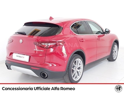 Usato 2017 Alfa Romeo Stelvio 2.0 Benzin 280 CV (27.590 €)