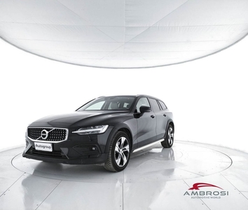 Volvo V60 Cross Country B4