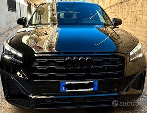 Audi q2 30 TDI S-TRONIC Identity black fari matrix