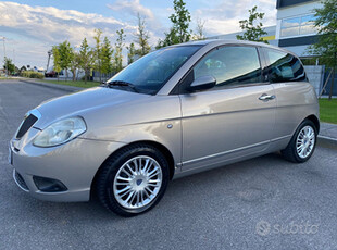 Lancia ypsilon 1.2 benzina neo patenta