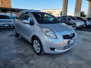 Toyota Yaris 1.0 3 porte NEOPATENTATI