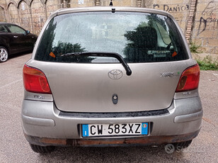 Toyota Yaris 1.0 benzina 2005