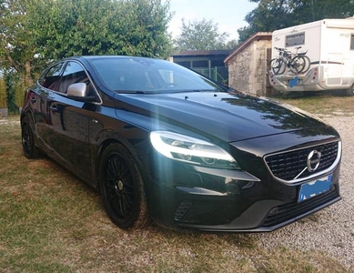 2018 VOLVO V40