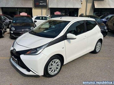 Toyota Aygo NEOPATENTATI 5p 1.0 x-play 69 CV my15 TELECAMERA