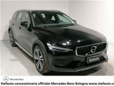 Volvo V60 Cross Country B4 (d) AWD Geartronic Business Pro del 2022 usata a Castel Maggiore