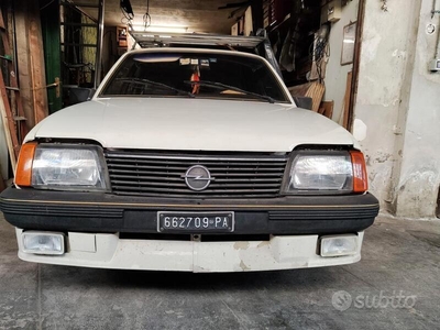 Usato 1982 Opel Ascona 1.3 Benzin 75 CV (3.000 €)