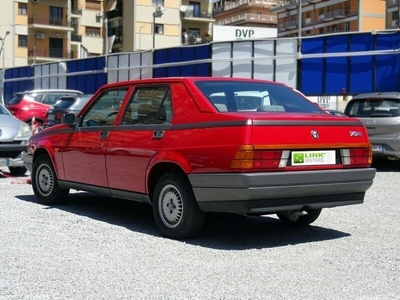 Usato 1988 Alfa Romeo 75 2.0 Benzin 110 CV (10.000 €)