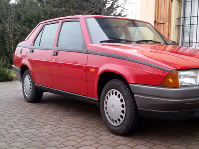 Usato 1991 Alfa Romeo 75 1.6 Benzin 110 CV (10.000 €)