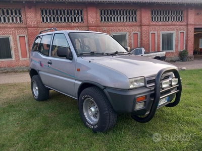 Usato 1991 Nissan Terrano 2.4 Benzin (6.800 €)