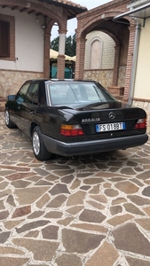 Usato 1993 Mercedes E200 2.0 Benzin 136 CV (3.500 €)