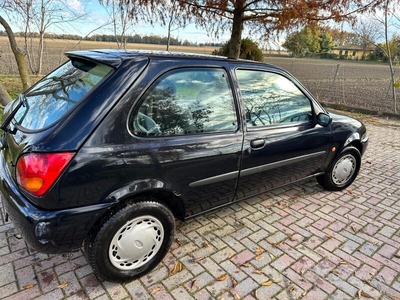 Usato 1999 Ford Fiesta 1.2 Benzin 75 CV (1.000 €)