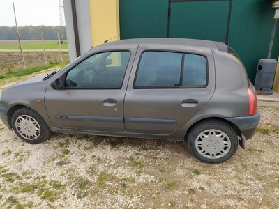 Usato 1999 Renault Clio II Benzin (1.500 €)