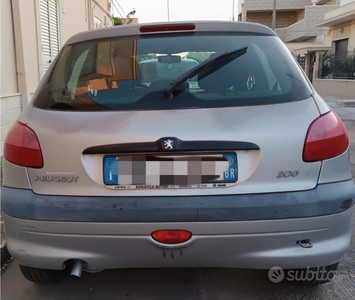 Usato 2001 Peugeot 206 1.1 Benzin 60 CV (1.000 €)