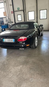 Usato 2002 Jaguar XKR 4.2 Benzin (39.500 €)