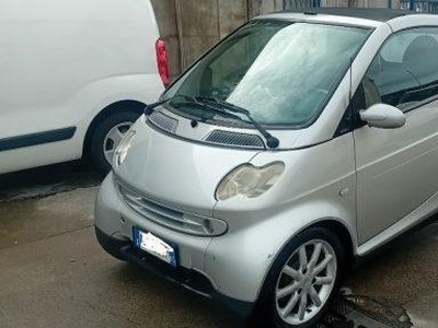 Usato 2002 Smart ForTwo Cabrio 0.7 Benzin 75 CV (2.800 €)