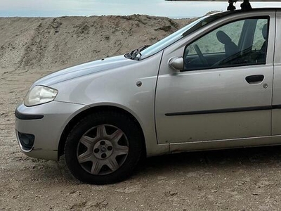 Usato 2004 Fiat Punto 1.2 Benzin 80 CV (2.400 €)