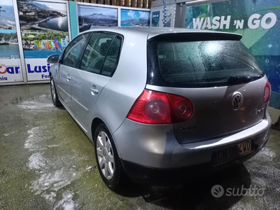 Usato 2004 VW Golf V 1.6 Benzin 102 CV (2.800 €)