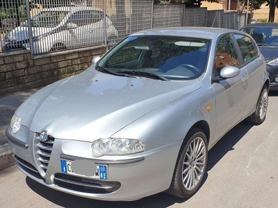 Usato 2005 Alfa Romeo 147 1.6 Benzin 105 CV (2.000 €)