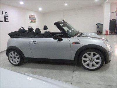 Usato 2005 Mini Cooper Cabriolet 1.6 Benzin 116 CV (7.500 €)