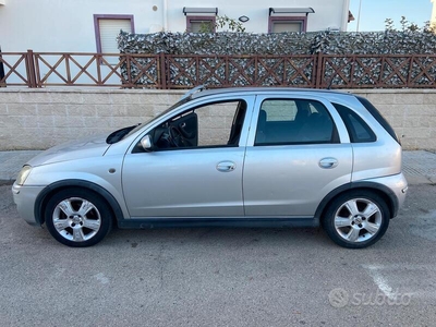 Usato 2005 Opel Corsa 1.3 Diesel 75 CV (2.800 €)