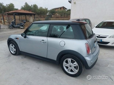 Usato 2006 Mini Cooper 1.4 Diesel 88 CV (4.799 €)