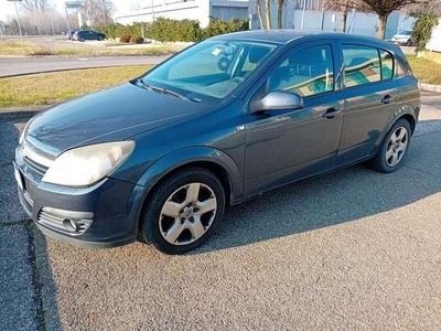 Usato 2006 Opel Astra 1.6 Benzin 105 CV (1.200 €)