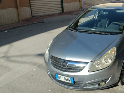 Usato 2006 Opel Corsa 1.2 Diesel 69 CV (2.900 €)