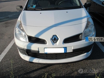 Usato 2008 Renault Clio Benzin (3.300 €)