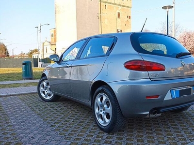 Usato 2010 Alfa Romeo 147 1.6 Benzin 105 CV (2.500 €)