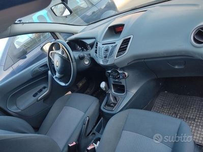 Usato 2011 Ford Fiesta 1.2 Benzin 60 CV (5.500 €)