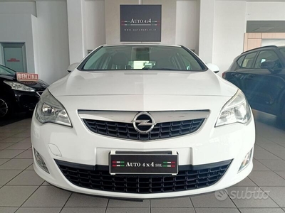 Usato 2011 Opel Astra 1.4 Benzin 101 CV (7.000 €)