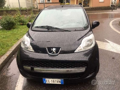 Usato 2012 Peugeot 107 1.0 Benzin 68 CV (4.500 €)