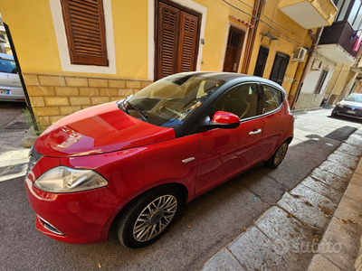 Usato 2013 Lancia Ypsilon 1.2 Benzin 69 CV (7.600 €)