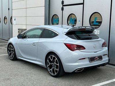 Usato 2013 Opel Astra 2.0 Benzin 280 CV (17.900 €)